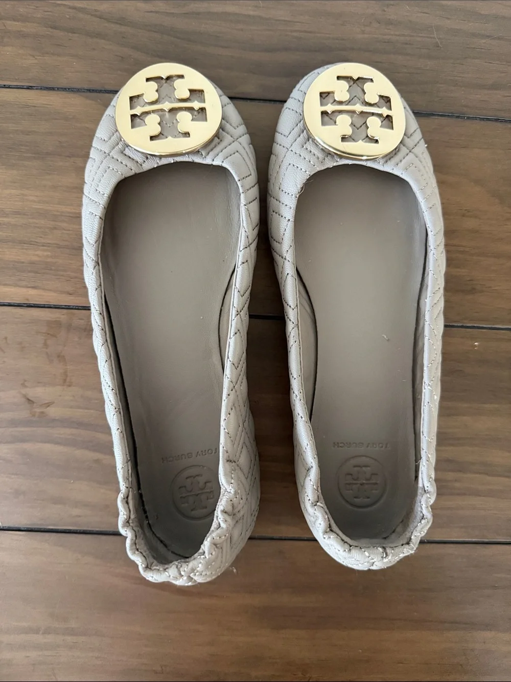 Tory Burch Quilted Beige/grey Leather Ballet Flats with Gold Logo Medallion